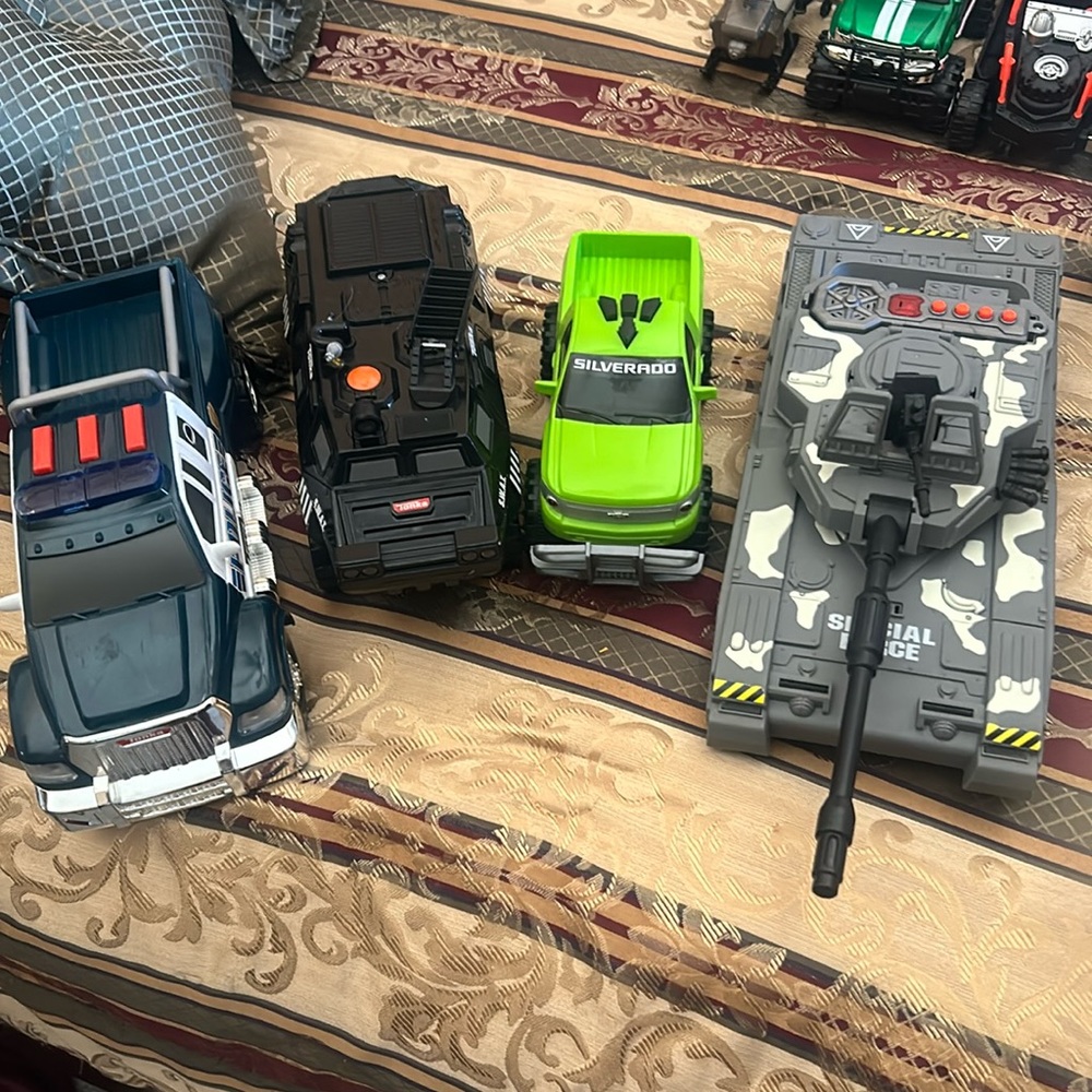 Electric sound cars hardly used like brand new!!!